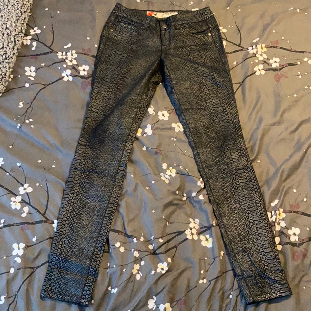 Rock n roll style pants very cool details